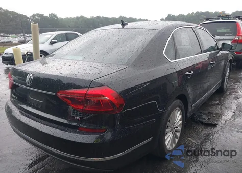 2017 Volkswagen Passat 1.8T Se z USA, uszkodzony, nr VIN 1VWBT7A30HC025442